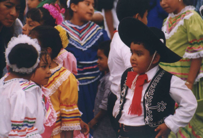 bailablenios.jpg (101794 bytes)